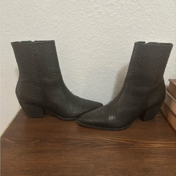 Matisse Caty Black Snake Print Boot - Picture 4 of 6